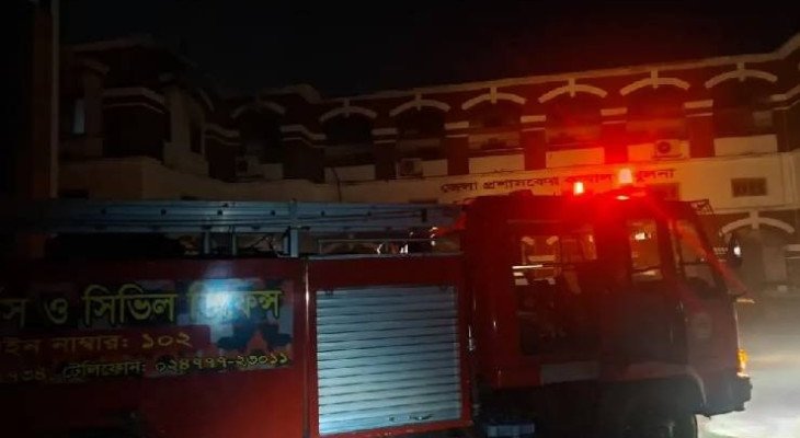 খুলনা জেলা প্রশাসনের আইসিটি রুমে আগুন